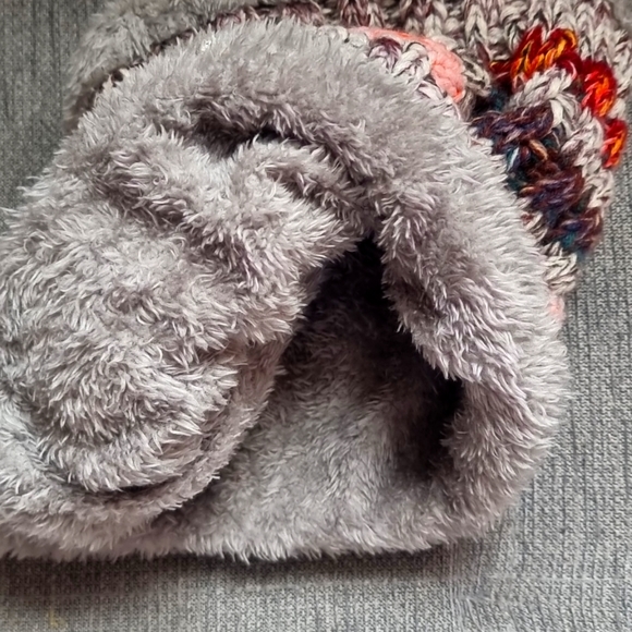 2pc Winter Knitted Hat & Scarf - Picture 6 of 7